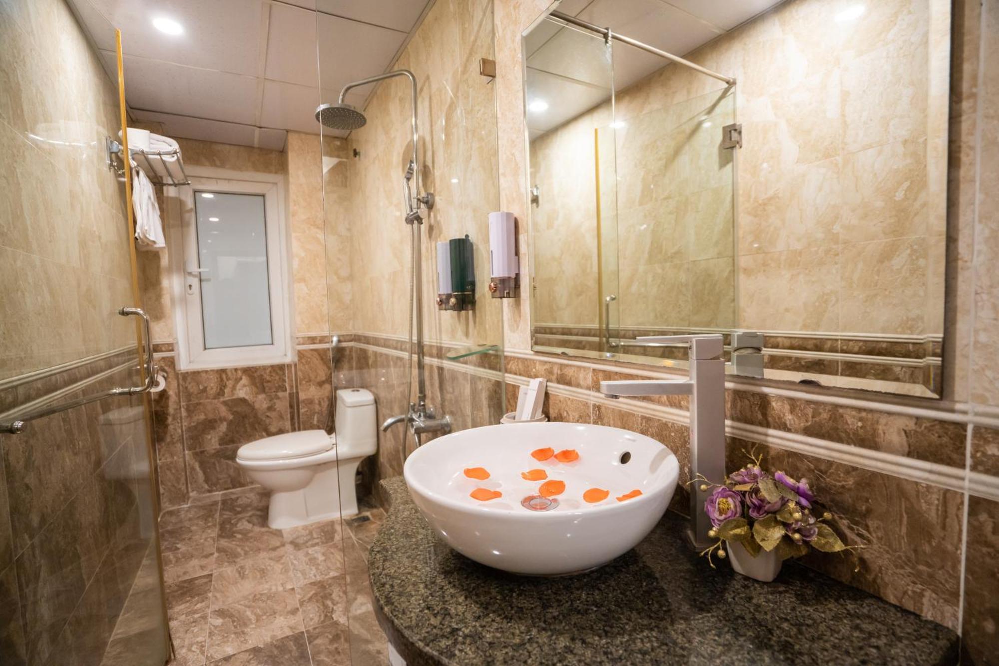 Ha Noi Lake View Hotel & Travel Hanoi Exterior foto